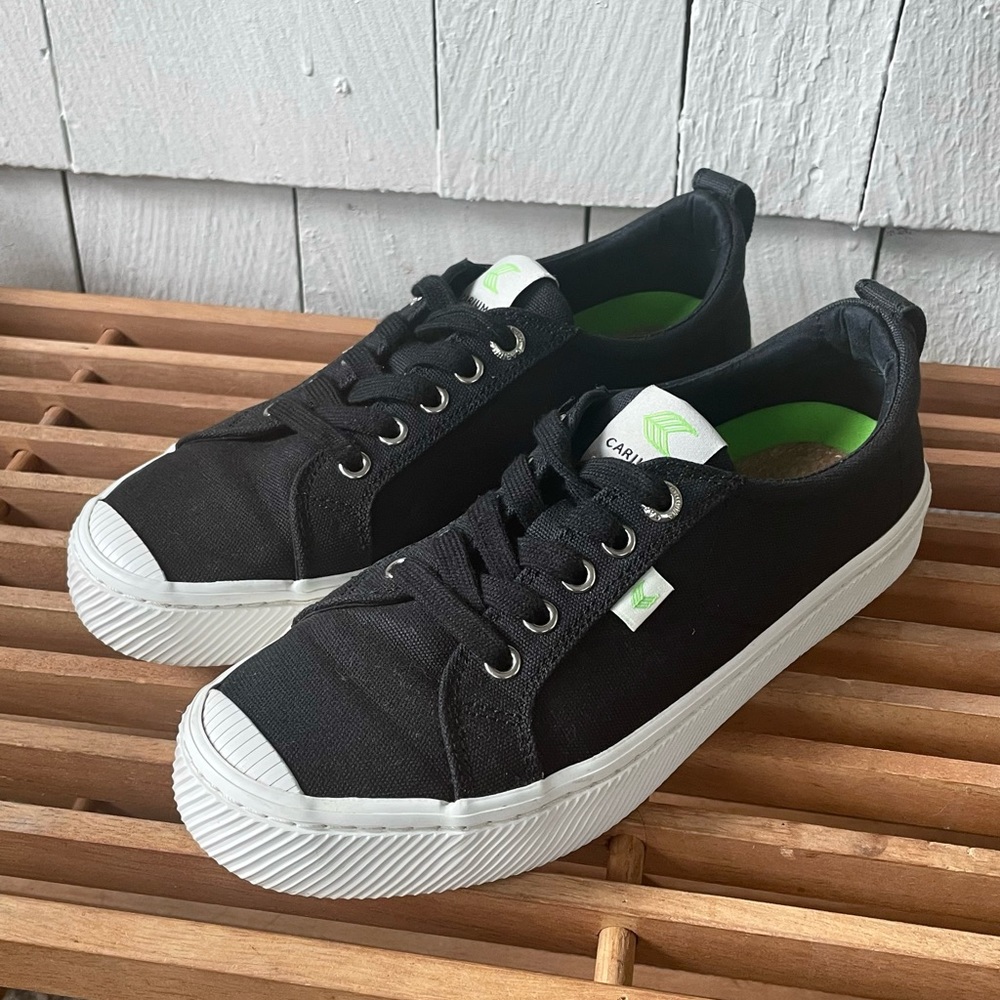 Cariuma OCA Low black canvas sneakers